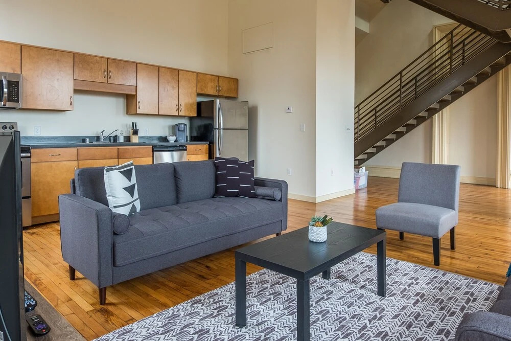 High-Rise Downtown Apts by Frontdesk
