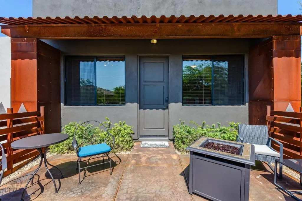 Lone Mountain Casita 1 Bedroom Home by RedAwning
