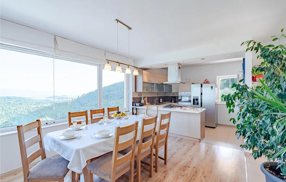 Stunning Home In Zrnovo With Sauna