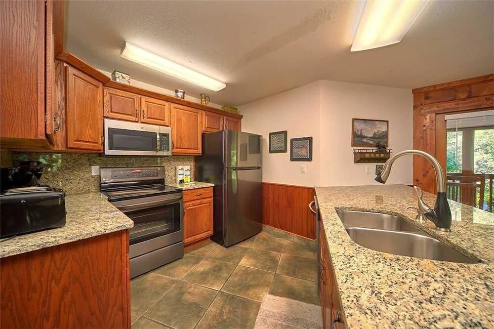 A Bear Creek 5 Bedroom Home with Hot Tub