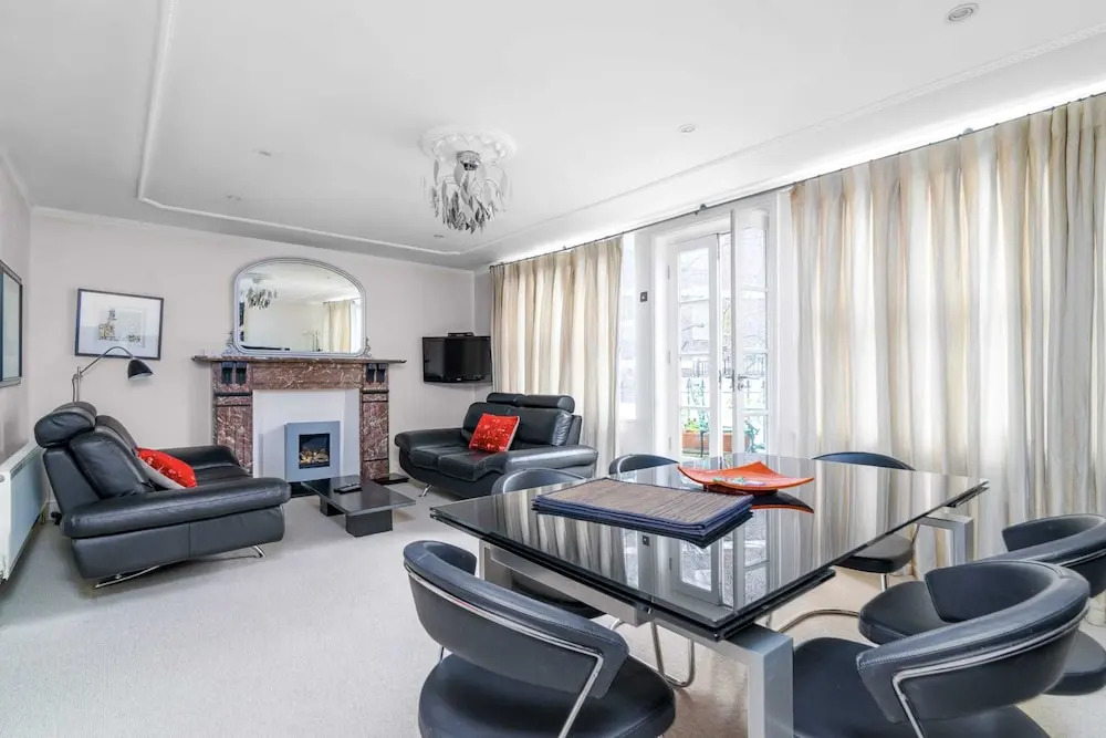 Luxury 2BR Flat in Knightsbridge W/patio, 4 Guests