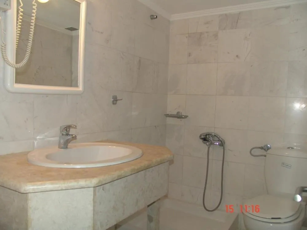 Nikos Apartments