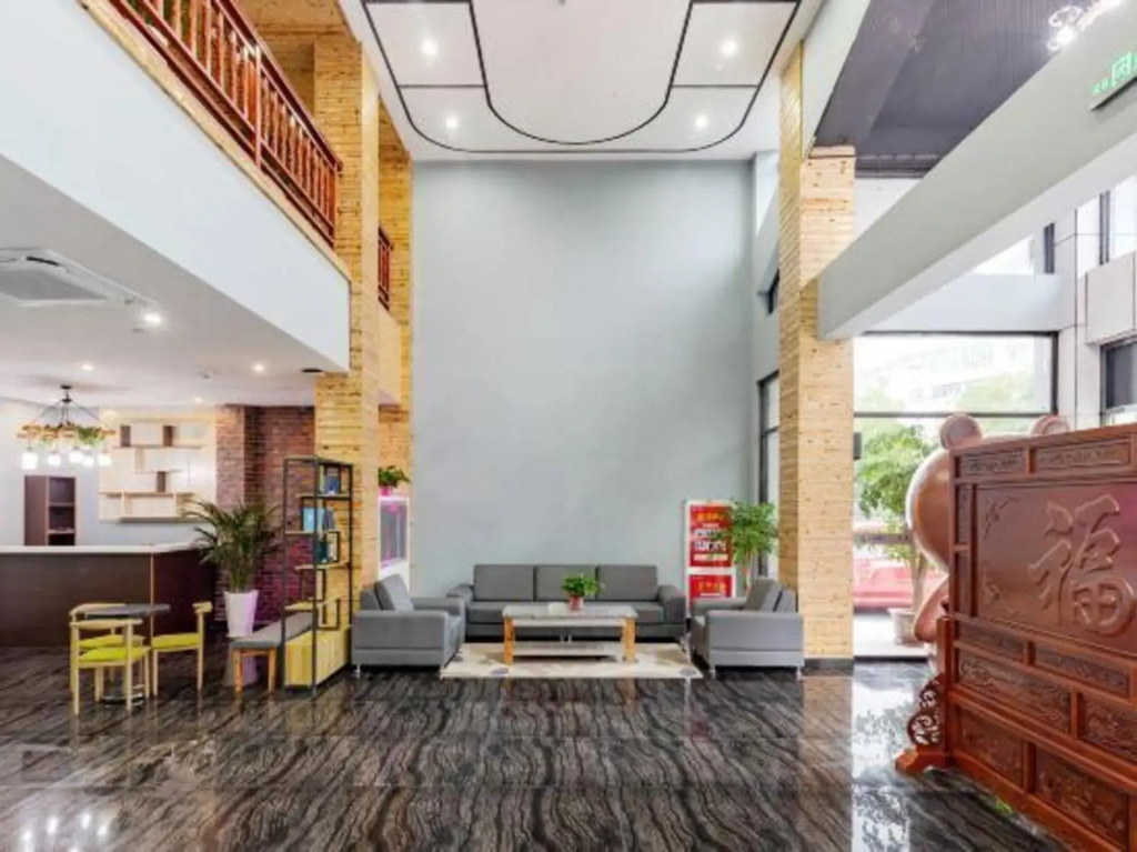 Langyue Fashion Hotel (Chizhou RT-Mart)