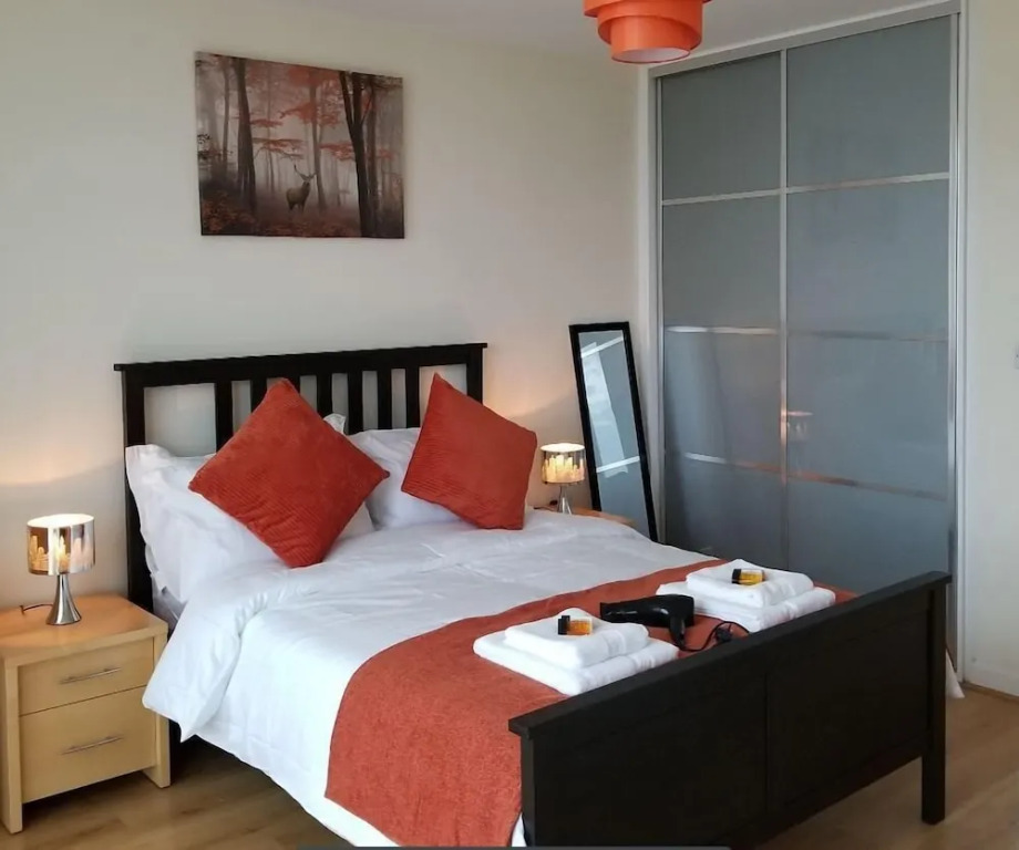 47 Chelsea House - Q-zotica City Centre Apartments: Parking, City view & Smart gadgets