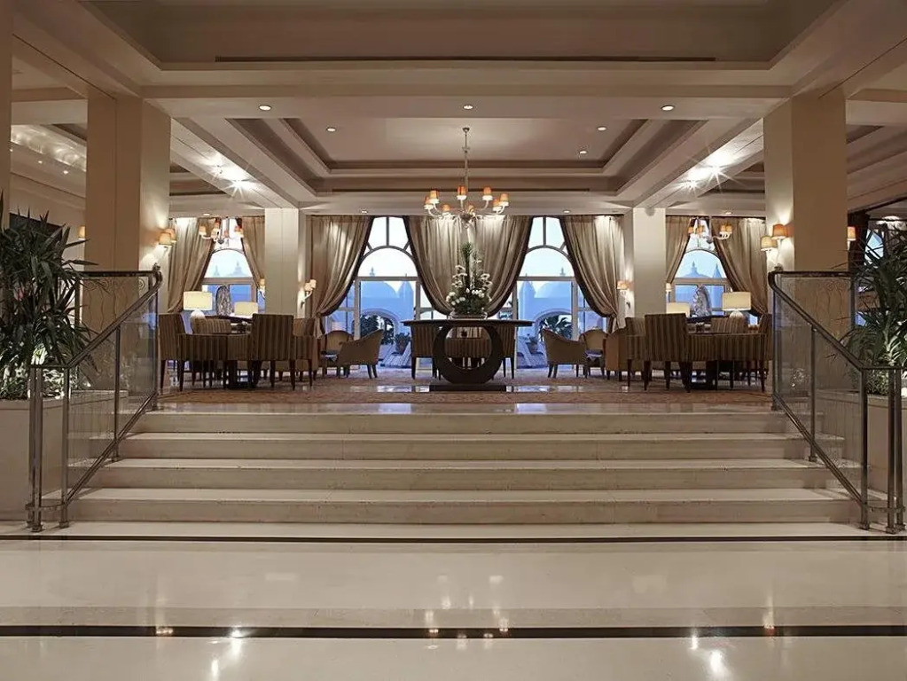 L Amphitrite Palace Beach Resort & Spa