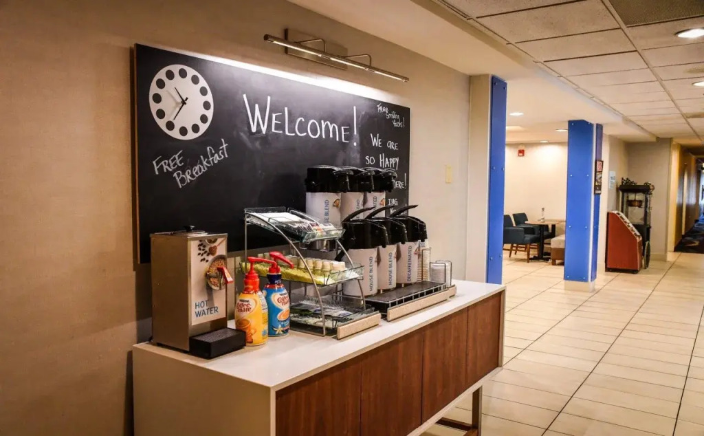 Holiday Inn Express Hotel & Suites - Concord by IHG