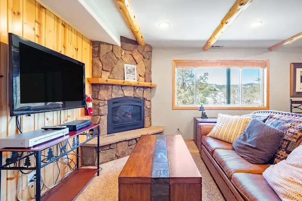Endless View Lodge by Avantstay Incredible Views Close To Bear Mountain Ski Resort w Hot Tub