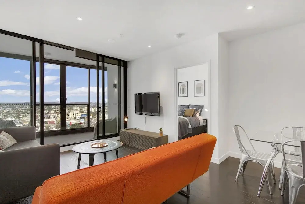 Breathtaking Views - Inner City Pad