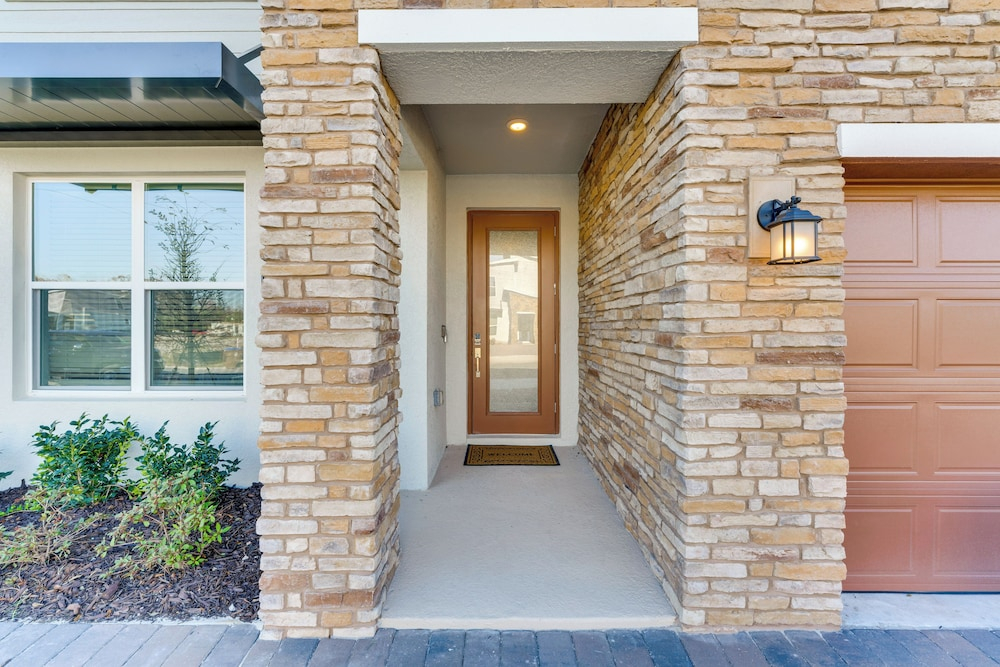 15 Min to Disney: Sleeps 19 w/ Resort Amenities