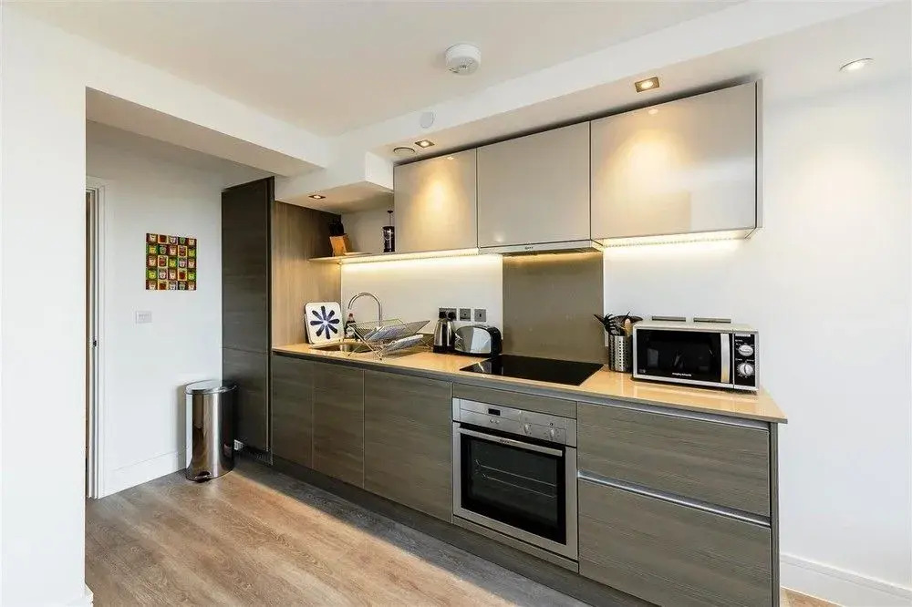 Flying Butler - Edgware Apartments