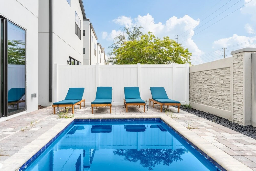 Fascinating 4br 3ba Pool Near Universal Studios 4 Bedroom Home by RedAwning