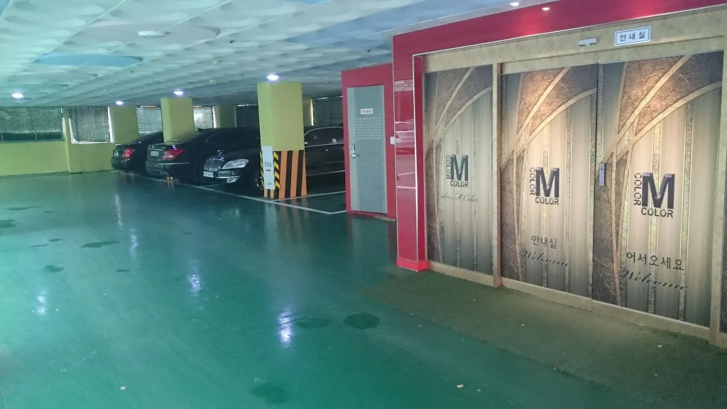 Color M motel