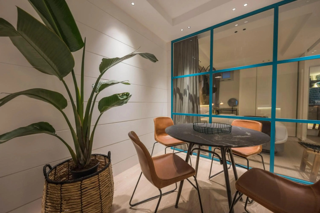 CHAYOFA SUITES
