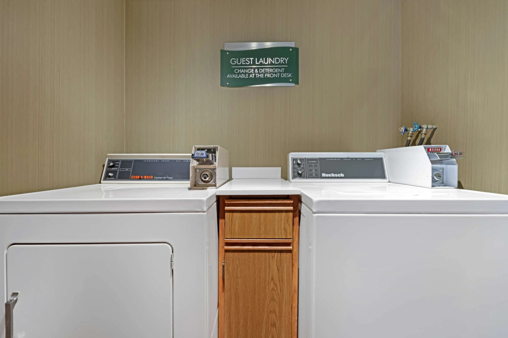Best Western Plus Emerald Isle Hotel