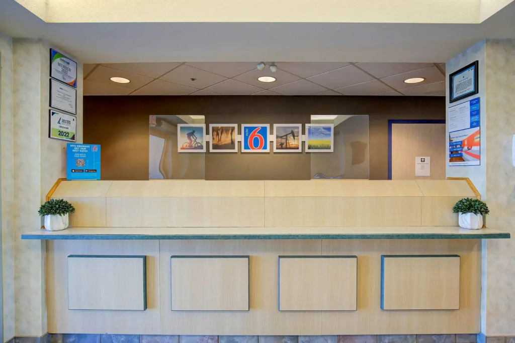 Motel 6-Grande Prairie, AB