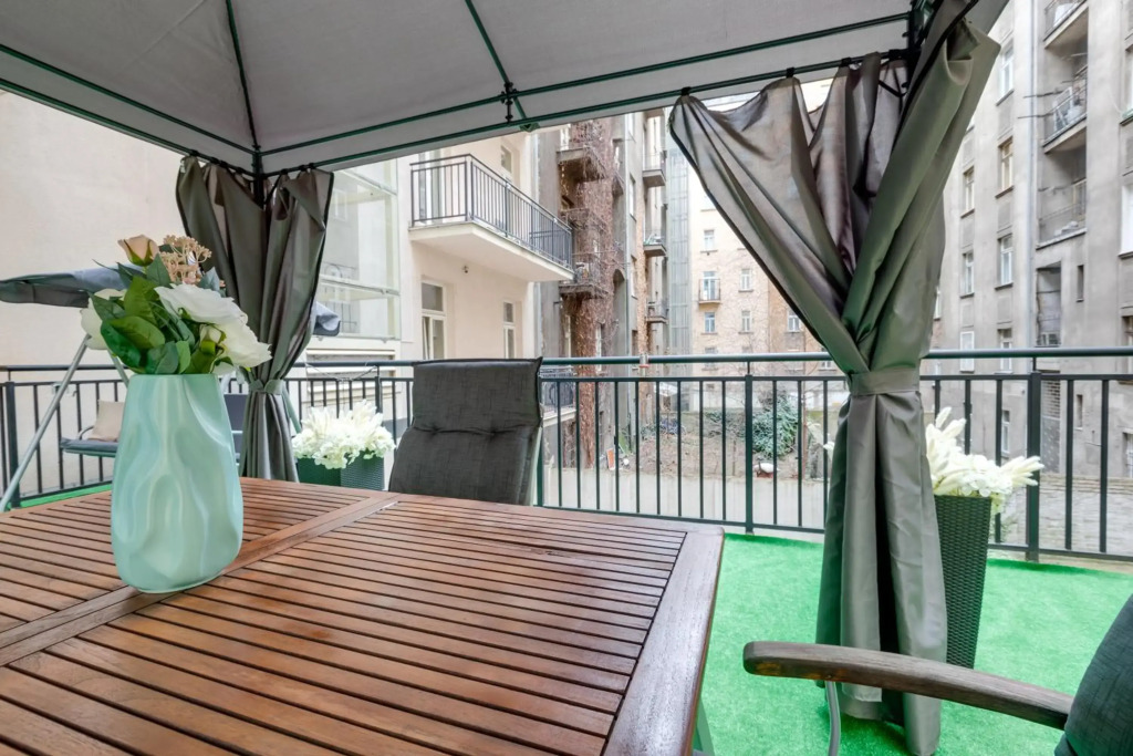 Luxury Riverside Apartments In The Center Of Prague