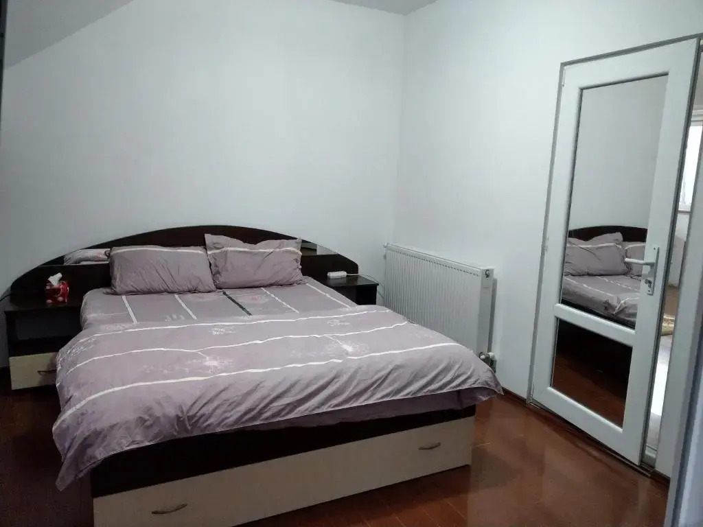 Apartament 5 camere cu balcon Costinesti plaja 5 minute Nucilor 6