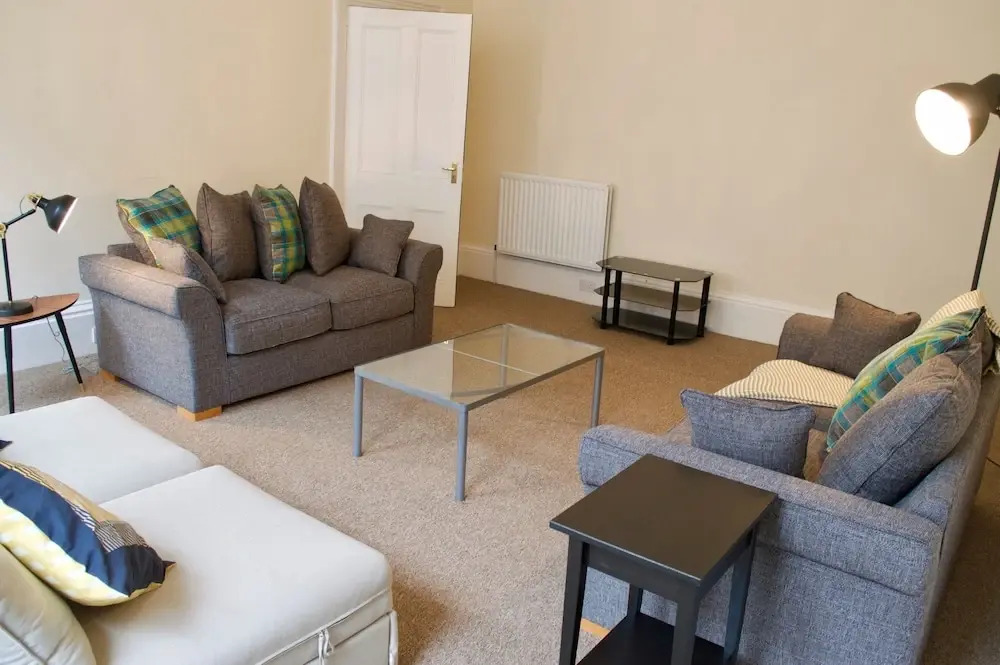 3 Bedroom Apartment In Edinburgh