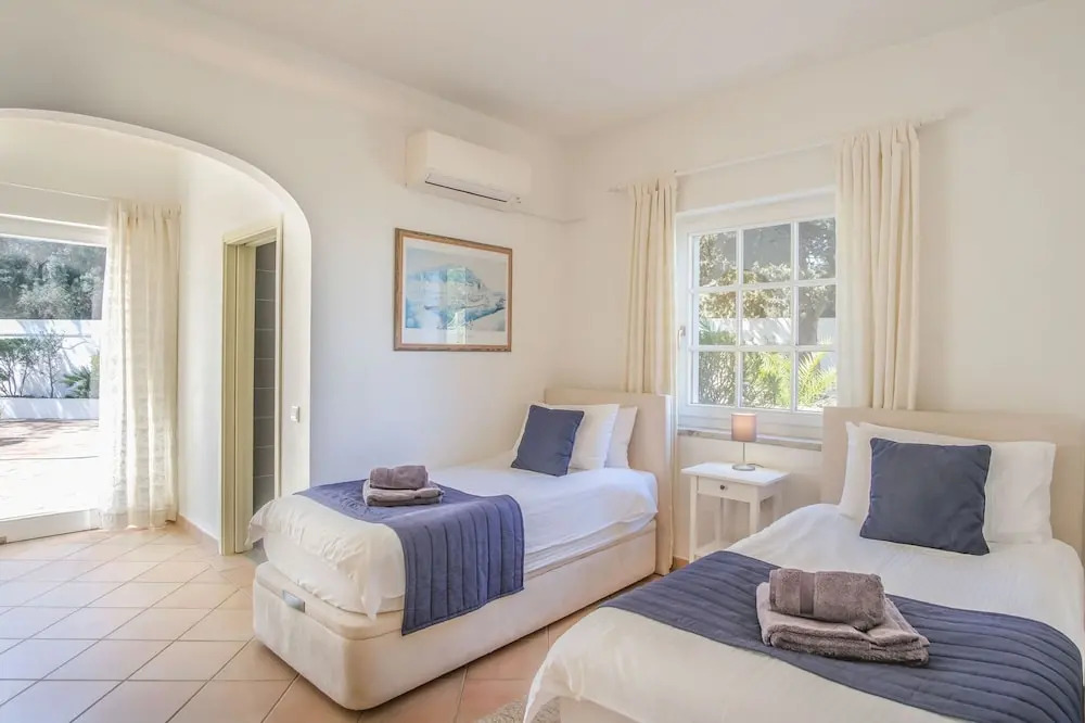 Vale Verde in Lagos With 6 Bedrooms and 4 Bathrooms