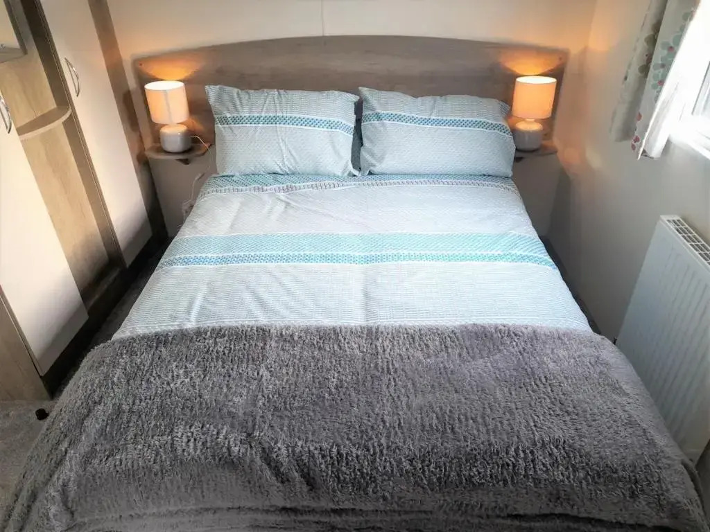 3 Bedroom Modern Caravan Sleeps up to 8