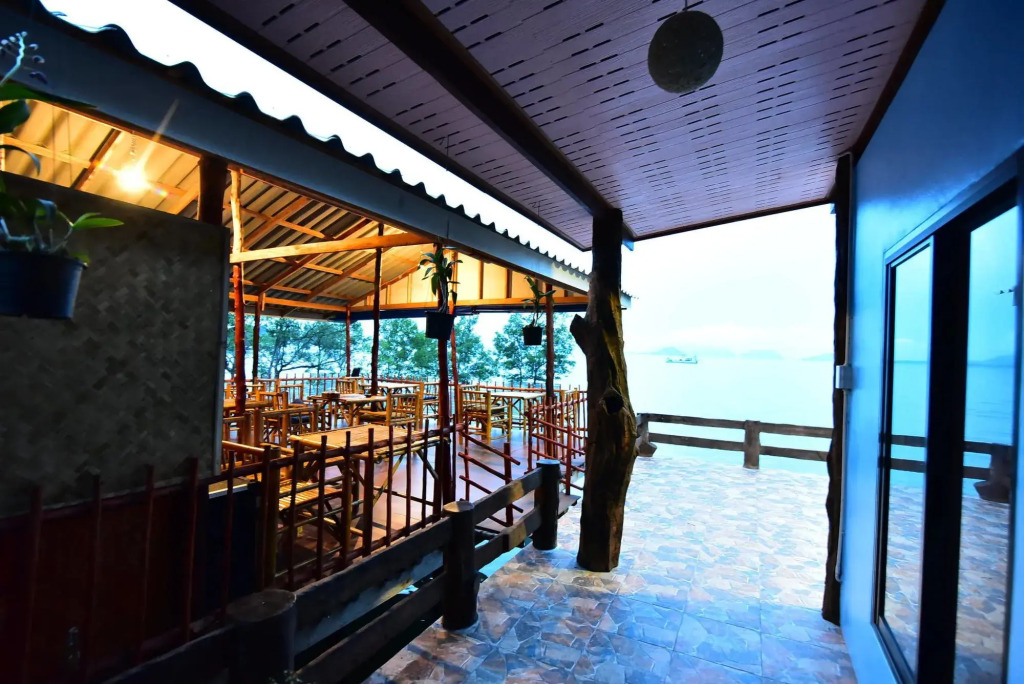 Chomlay Room & Restaurant