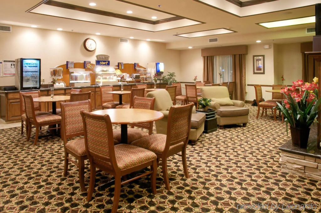 Holiday Inn Express Hotel & Suites Center by IHG