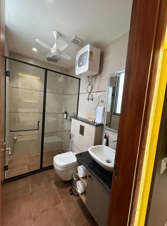 Hotel Blue Neck Hudda City Centre Fortis Hospital