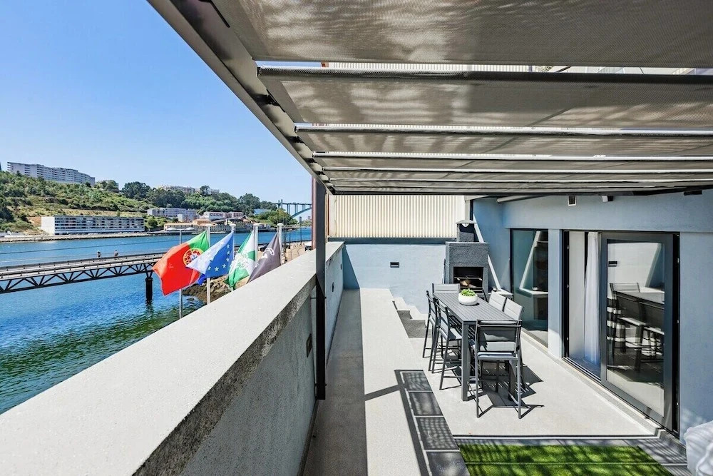 Porto City Holidays by Douro River
