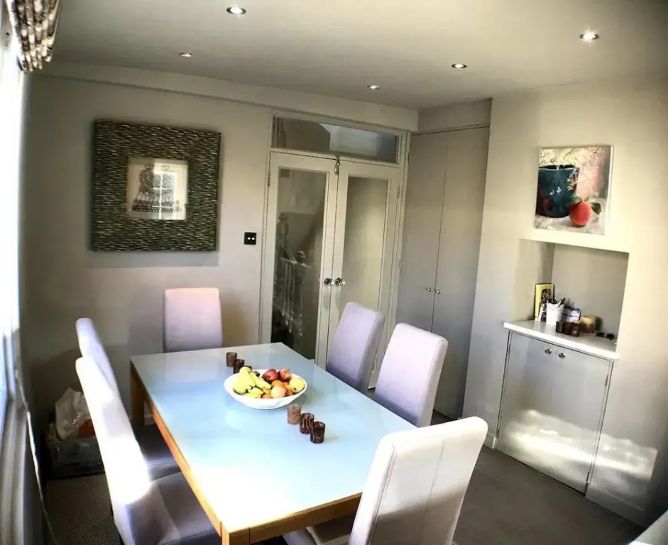 Beautiful 2 Bed 2 Bath House For 4 Guests