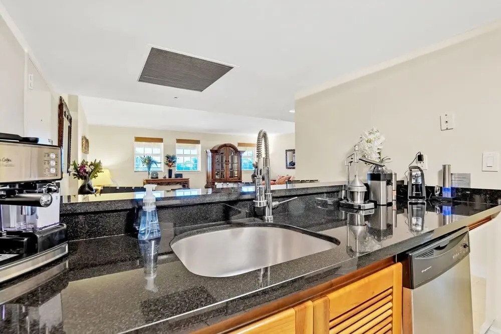 Amazing 3BR direct oceanfront PH by YouRent!