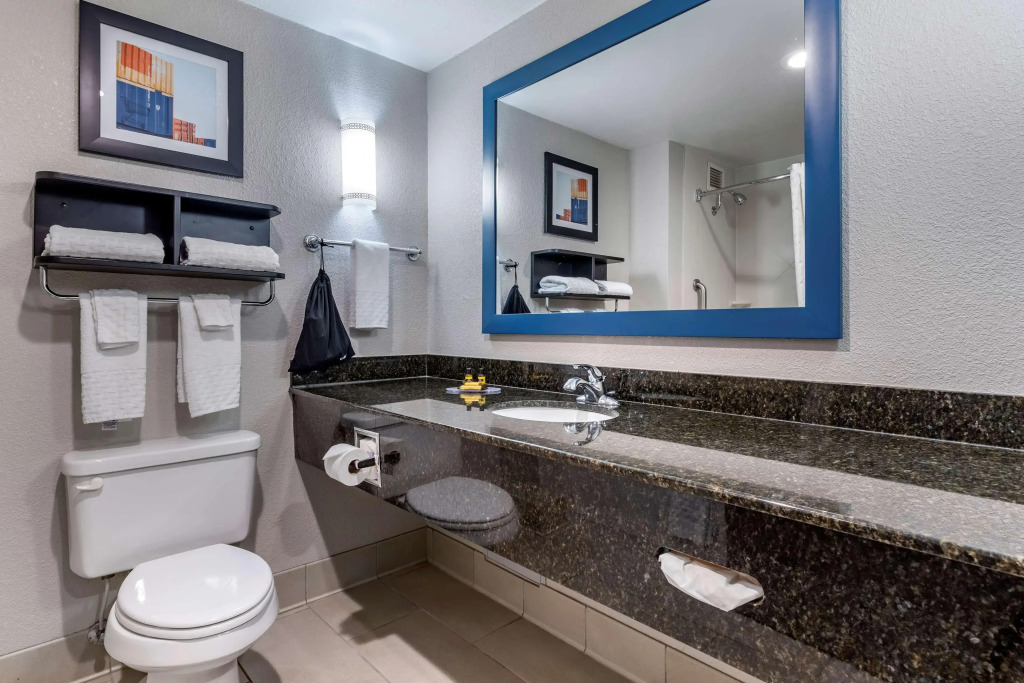 Best Western Plus Castlerock Inn & Suites