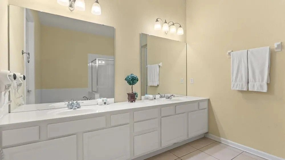 Near Universals Epic Universe Suite -3br