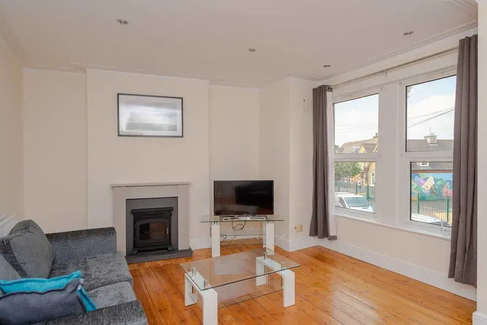 Bright 2 Bedroom Flat Easy Access to London Bridge