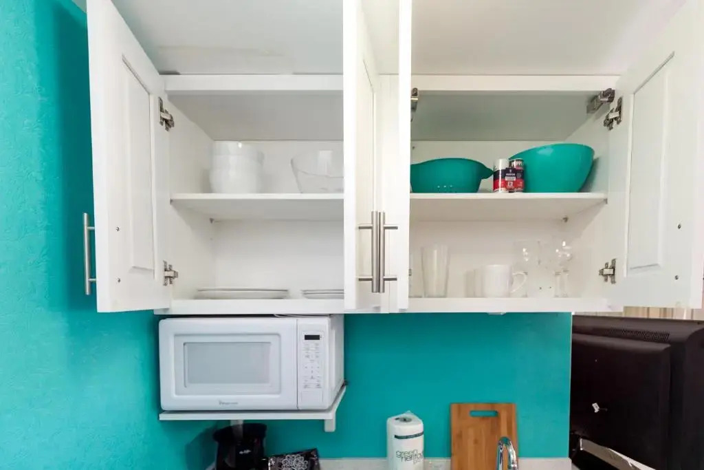 Beautifully Remodeled Studio in the Aloha Surf in Waikiki - 15th Floor - Mountain and Partial Ocean Views