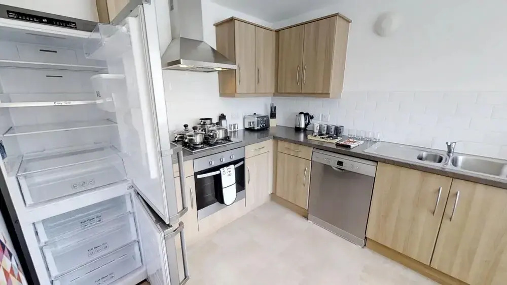 Stayzo - Cole Green Lane - Ideal for Your Next Staycation or Workcation Whole House With Wi-fi