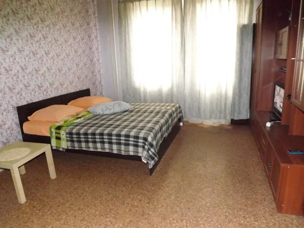 Na Bolshoy Akademicheskoy Apartment