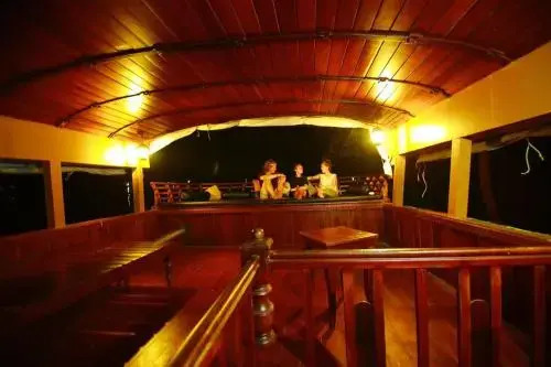 Nova Holidays Houseboat
