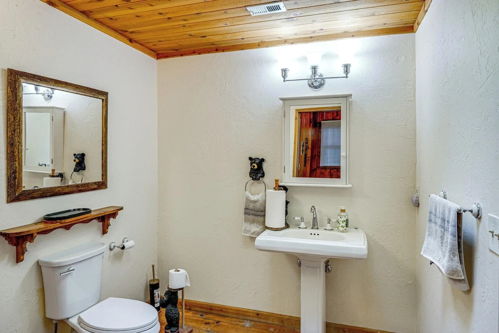 Private Sauna & Mtn-view Deck! Kern County Home