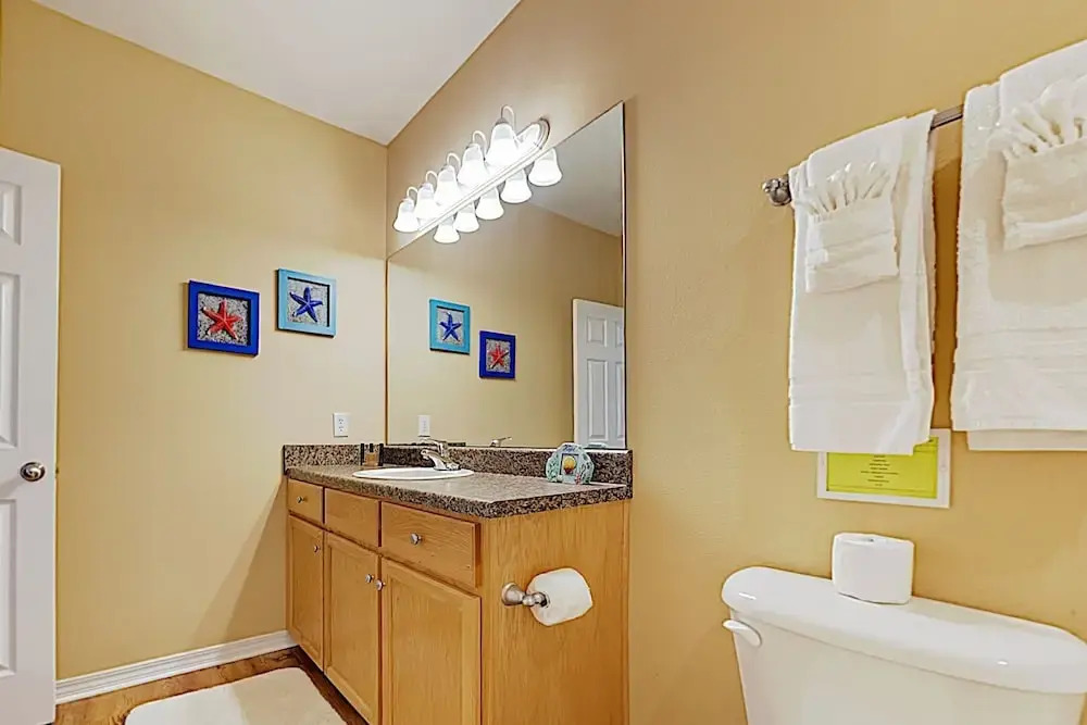 Updated Beach W/ Pools - Walk To Waves! 3 Bedroom Cabin