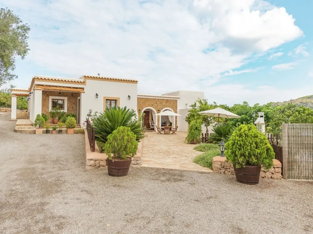 Authentic Finca with Swimming Pool & Hot Tub near Beach