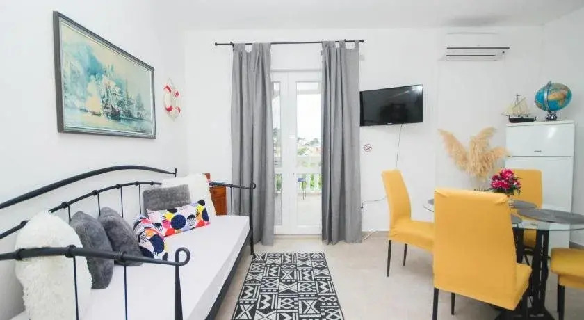 Lolas Apartments