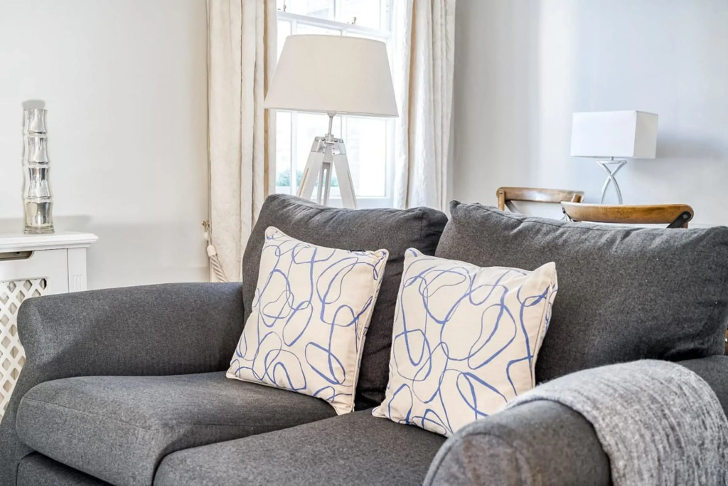 Cozy and Spacious Kensington Maisonette
