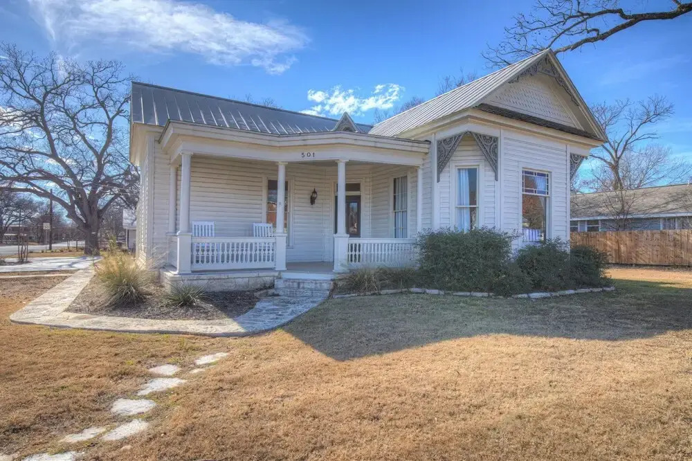 Gorgeous Home 1 Blk From Main w/ Hot Tub & Fire Pit!