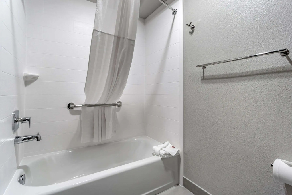 Comfort Inn & Suites Pacific - Auburn