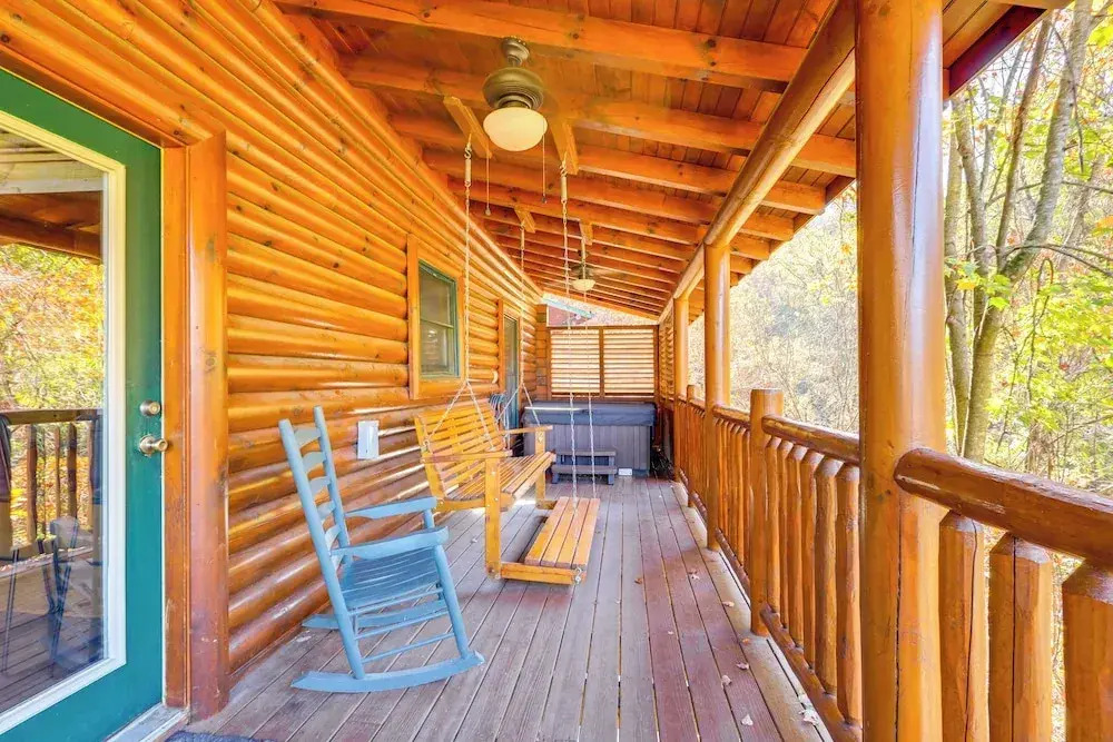 5 Mi to Dtwn: Cabin w/ Hot Tub in Pigeon Forge!