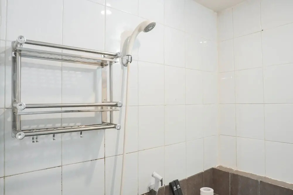 Simple And Cozy Living 2Br At Green Pramuka City Apartment
