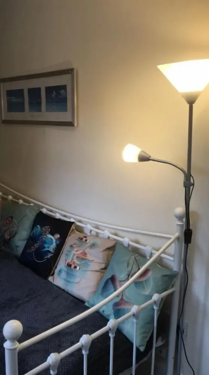 Welcoming Spacious 2-bedroom House in St Helens