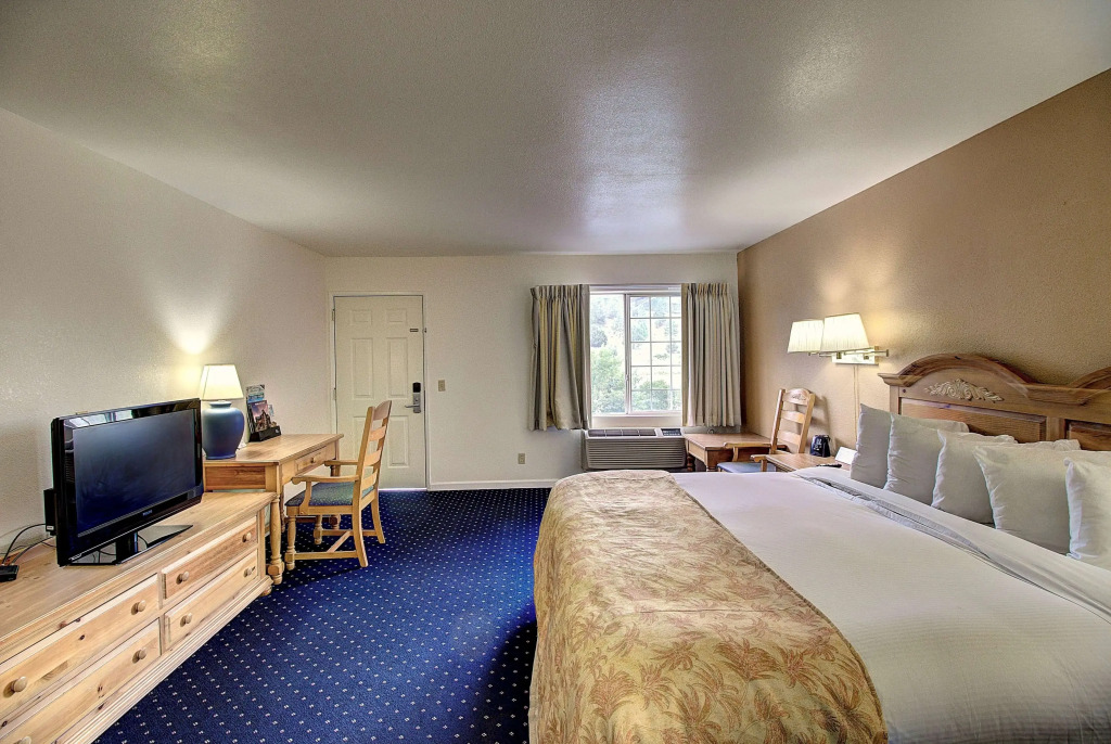 Days Inn & Suites by Wyndham Lolo
