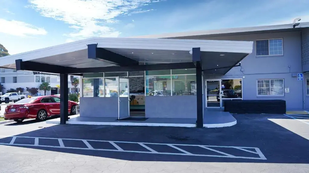 SeaSide Inn & Suites