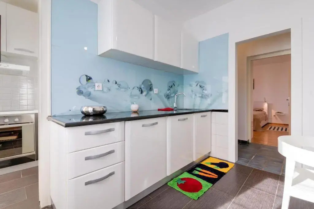 Apartments Ester Victoria